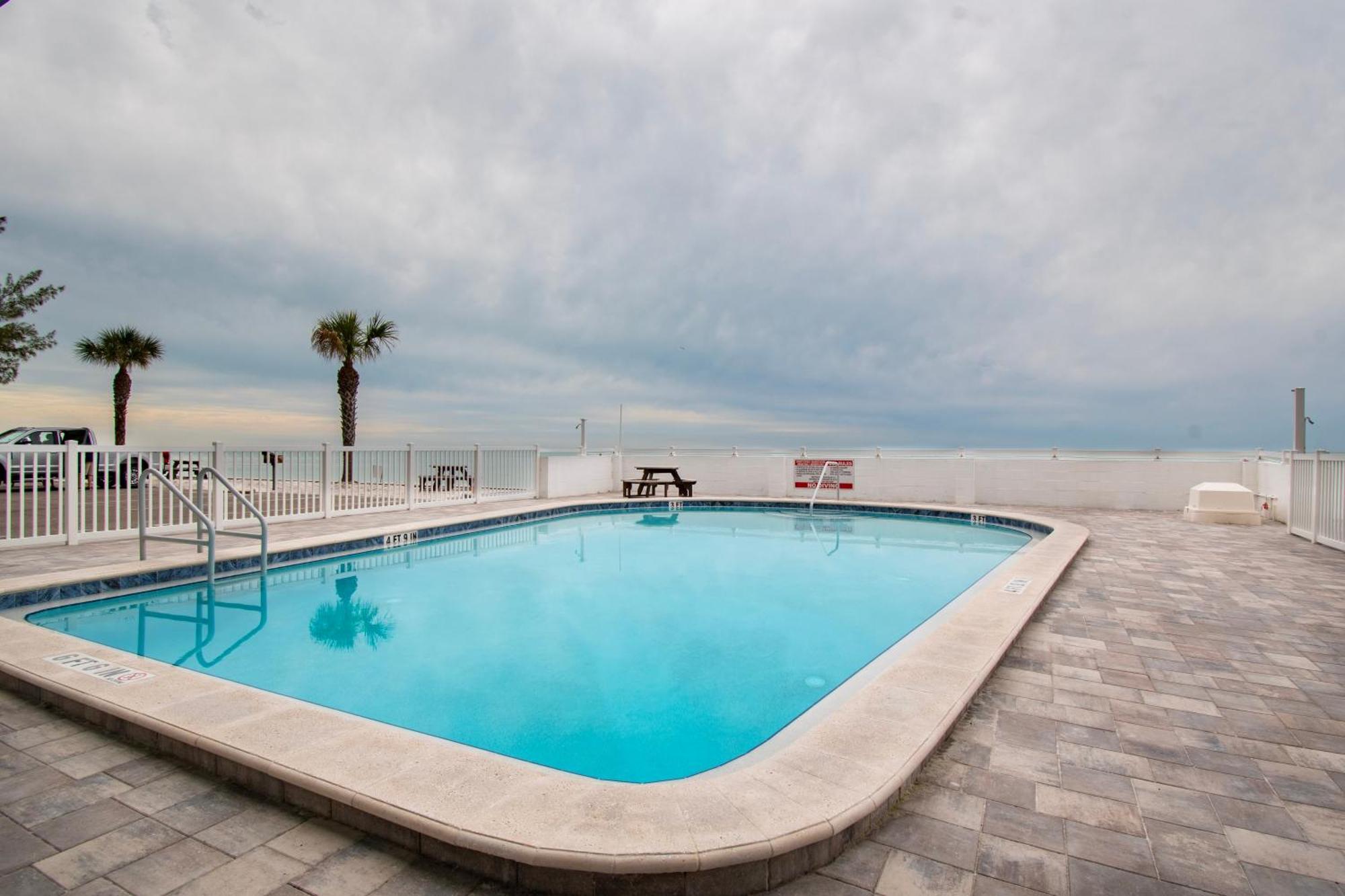 Funshine Sunset Beach St. Pete Beach Esterno foto